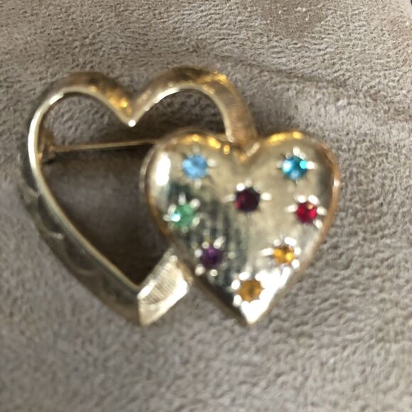 Vtg Signed EMMONS Pin/Brooch, Textured GT Double Heart w/Multi-Color Rhinestones - Picture 4 of 7